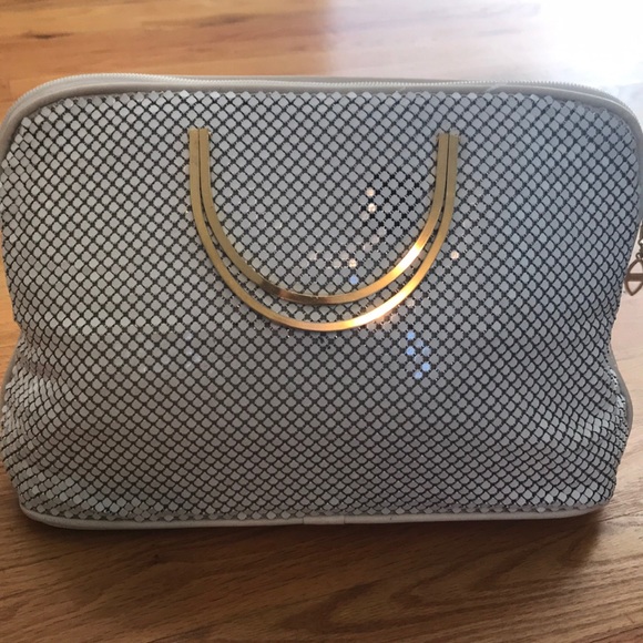 Handbags - 🍋Boutique Metal mesh handbag with bangle handles